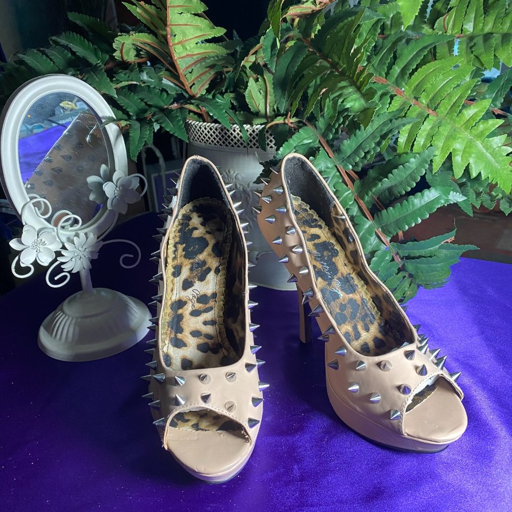 📌Bettie Page Attention Peep Toe Pump with Spikes